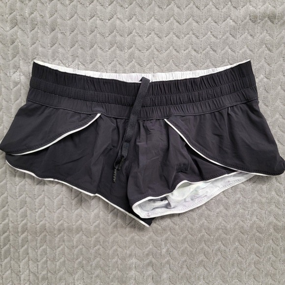 Lululemon Choose A Side Shorts 3” Black & Gray Floral Women’s Size‎ 6 reversible - Picture 1 of 11